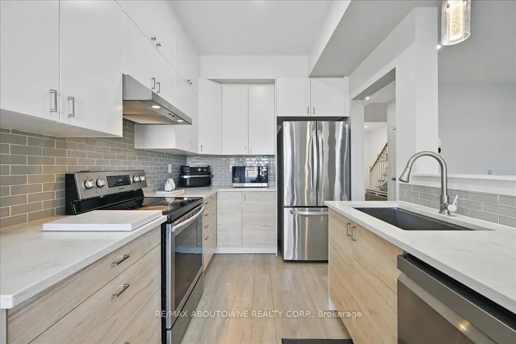 Photo 11 of 31 Olivia Place, Hamilton, Ancaster — HOMEH