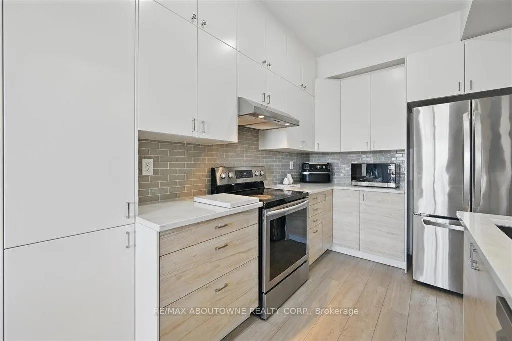 Photo 12 of 31 Olivia Place, Hamilton, Ancaster — HOMEH