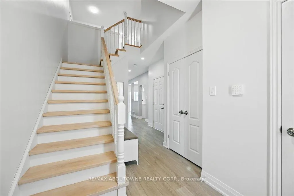 Photo 17 of 31 Olivia Place, Hamilton, Ancaster — HOMEH