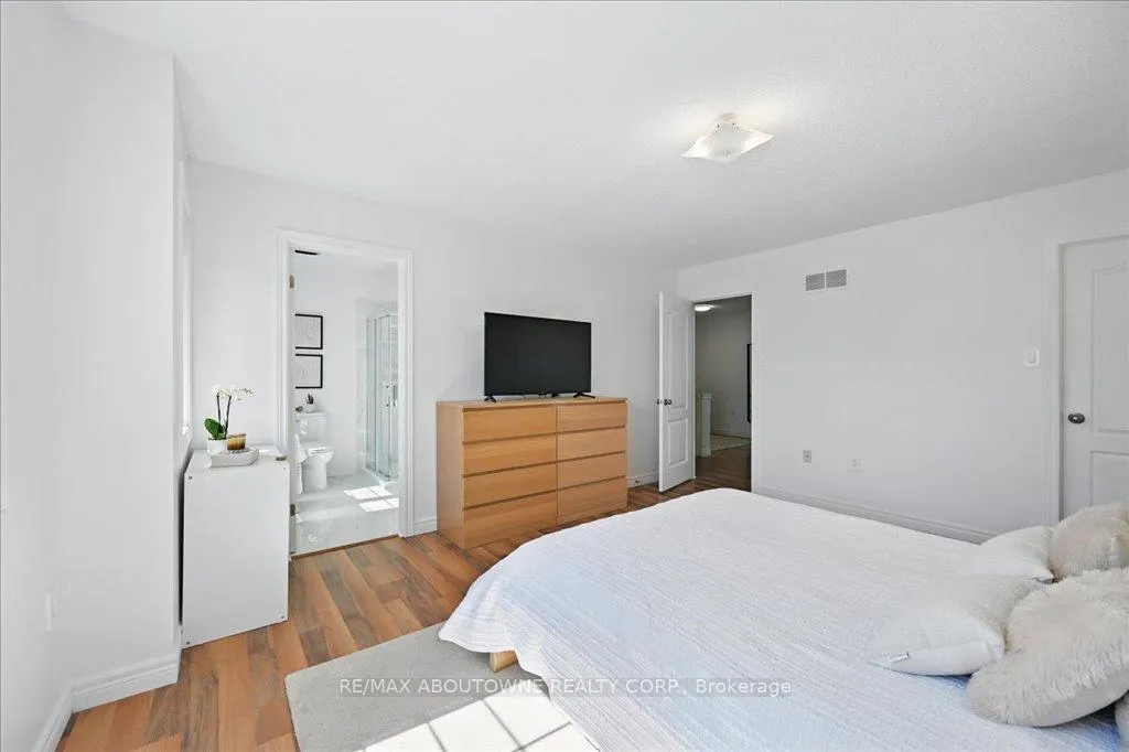Photo 21 of 31 Olivia Place, Hamilton, Ancaster — HOMEH