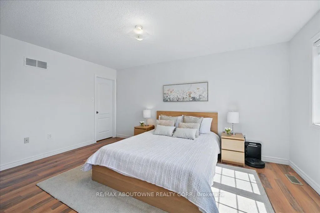 Photo 22 of 31 Olivia Place, Hamilton, Ancaster — HOMEH