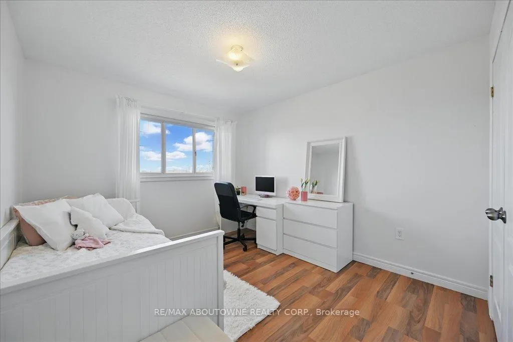 Photo 25 of 31 Olivia Place, Hamilton, Ancaster — HOMEH