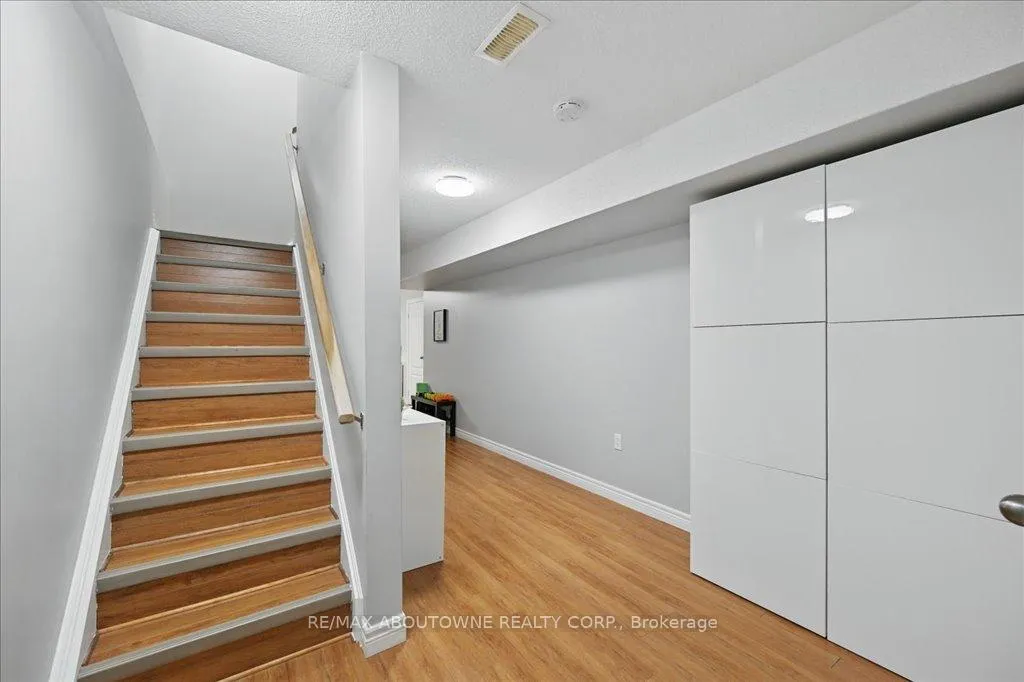 Photo 33 of 31 Olivia Place, Hamilton, Ancaster — HOMEH