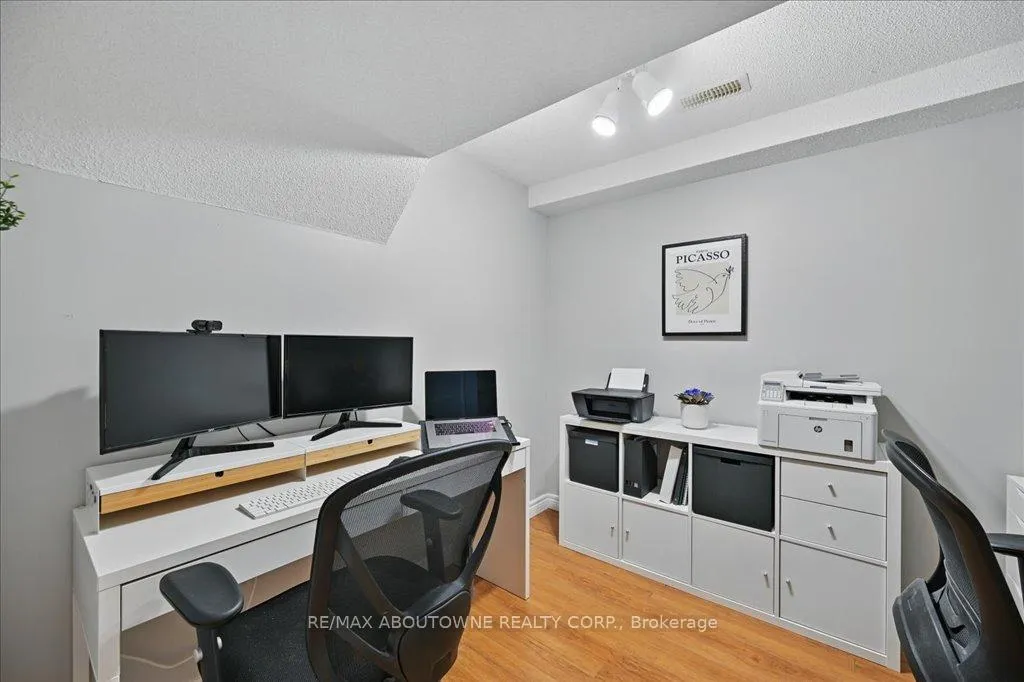 Photo 38 of 31 Olivia Place, Hamilton, Ancaster — HOMEH