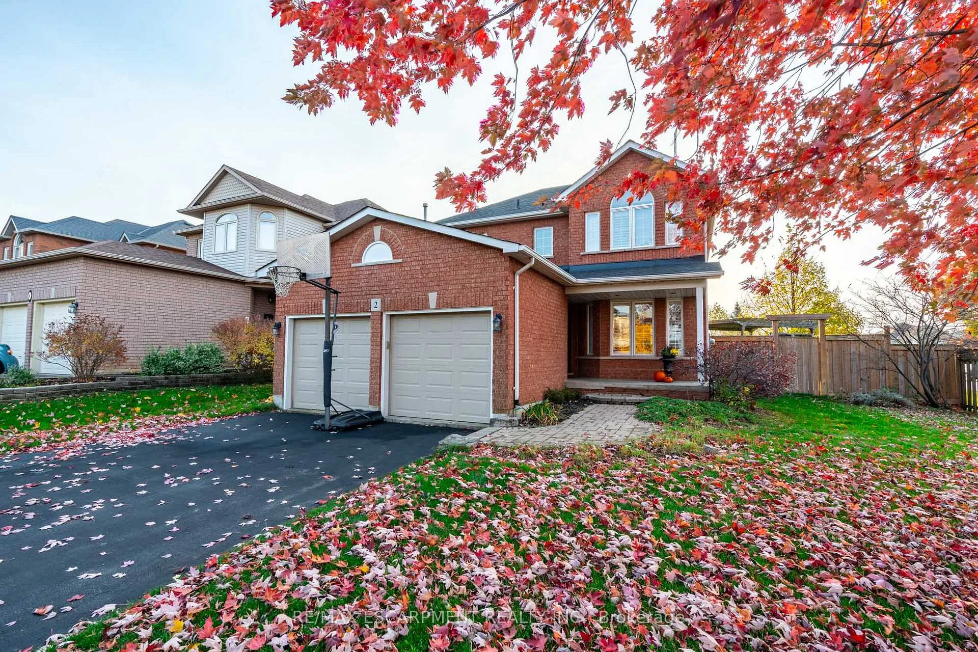 Photo 2 of 2 Fenwick Place, Hamilton, Waterdown — HOMEH