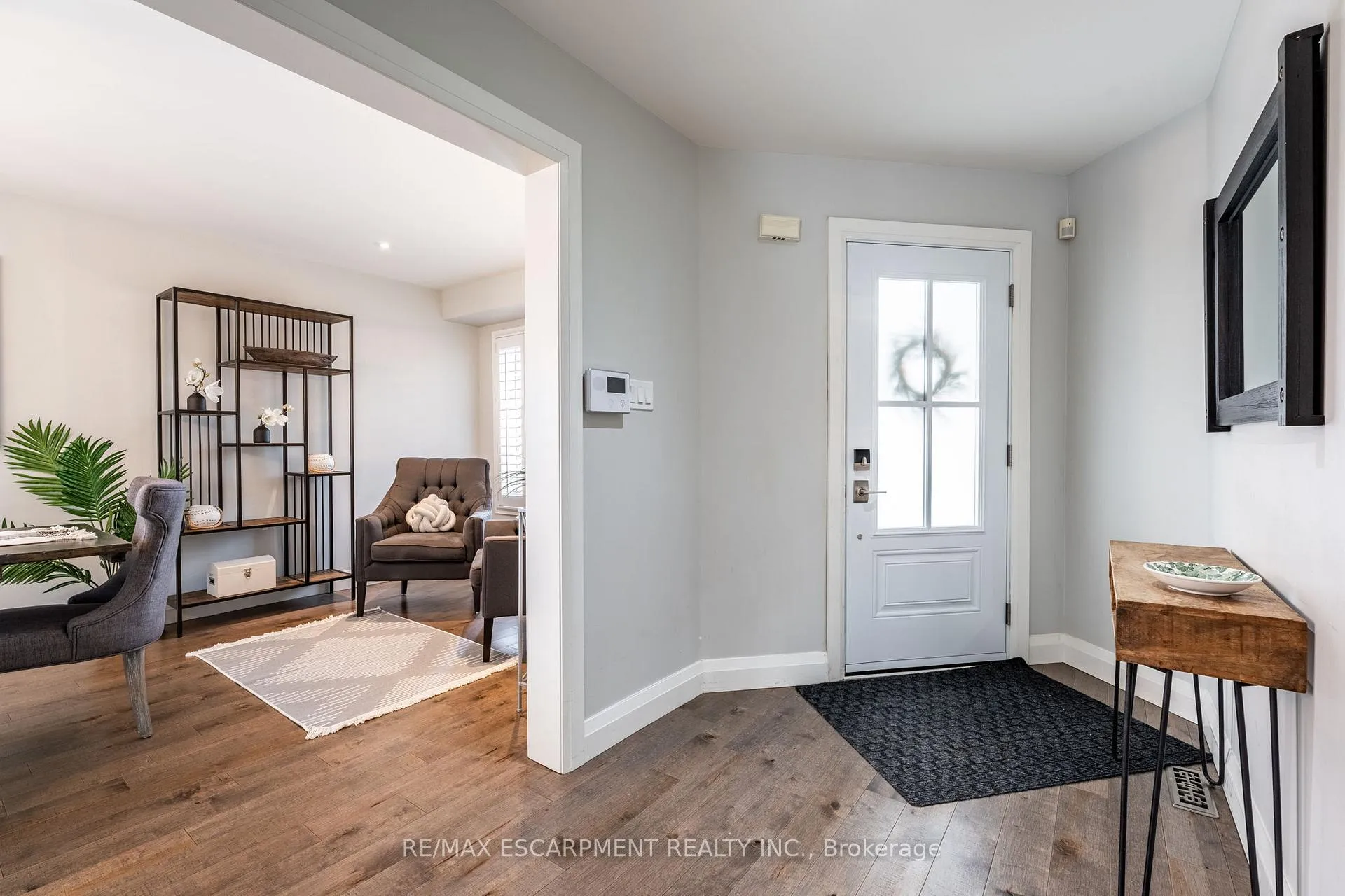 Photo 4 of 2 Fenwick Place, Hamilton, Waterdown — HOMEH