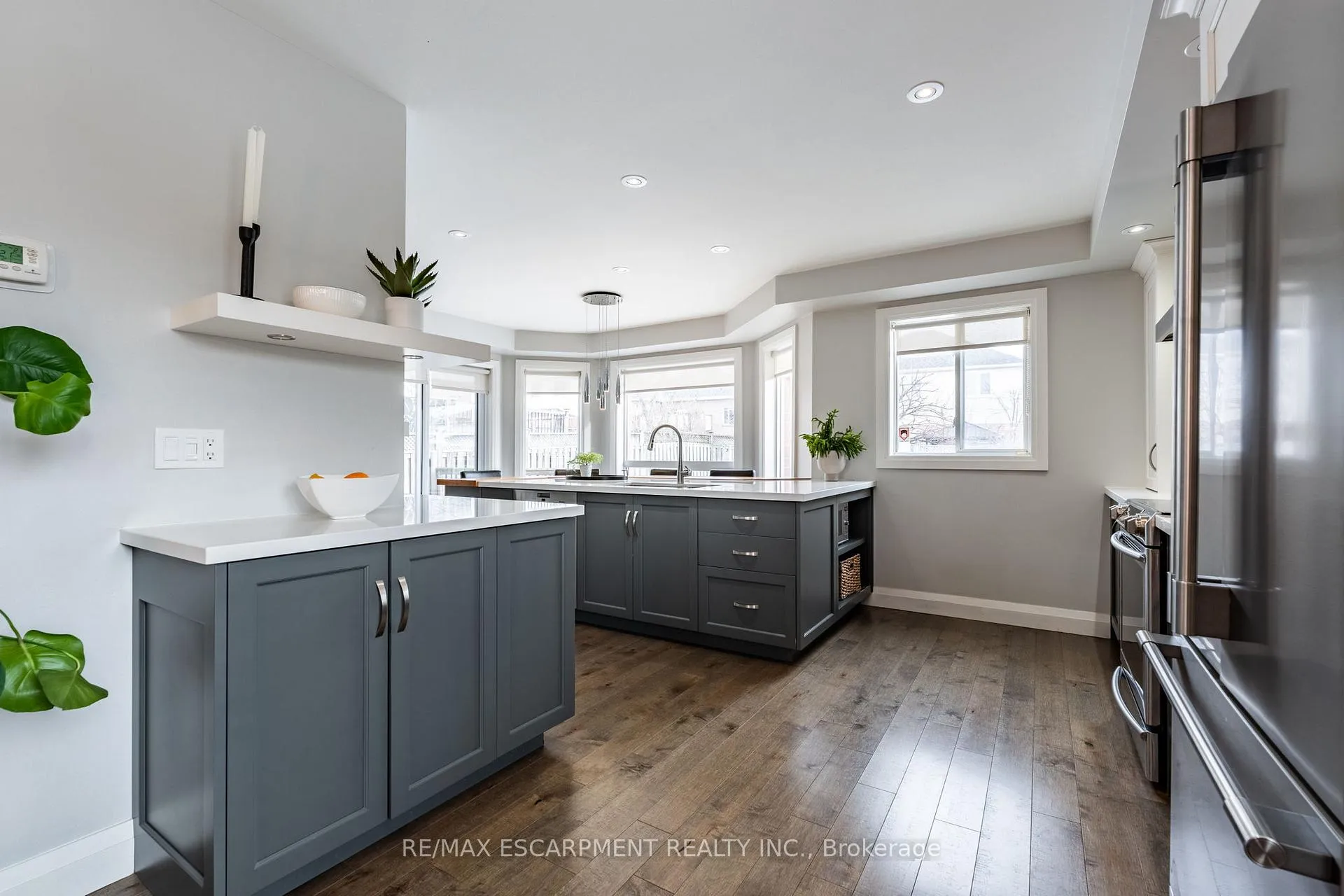 Photo 8 of 2 Fenwick Place, Hamilton, Waterdown — HOMEH