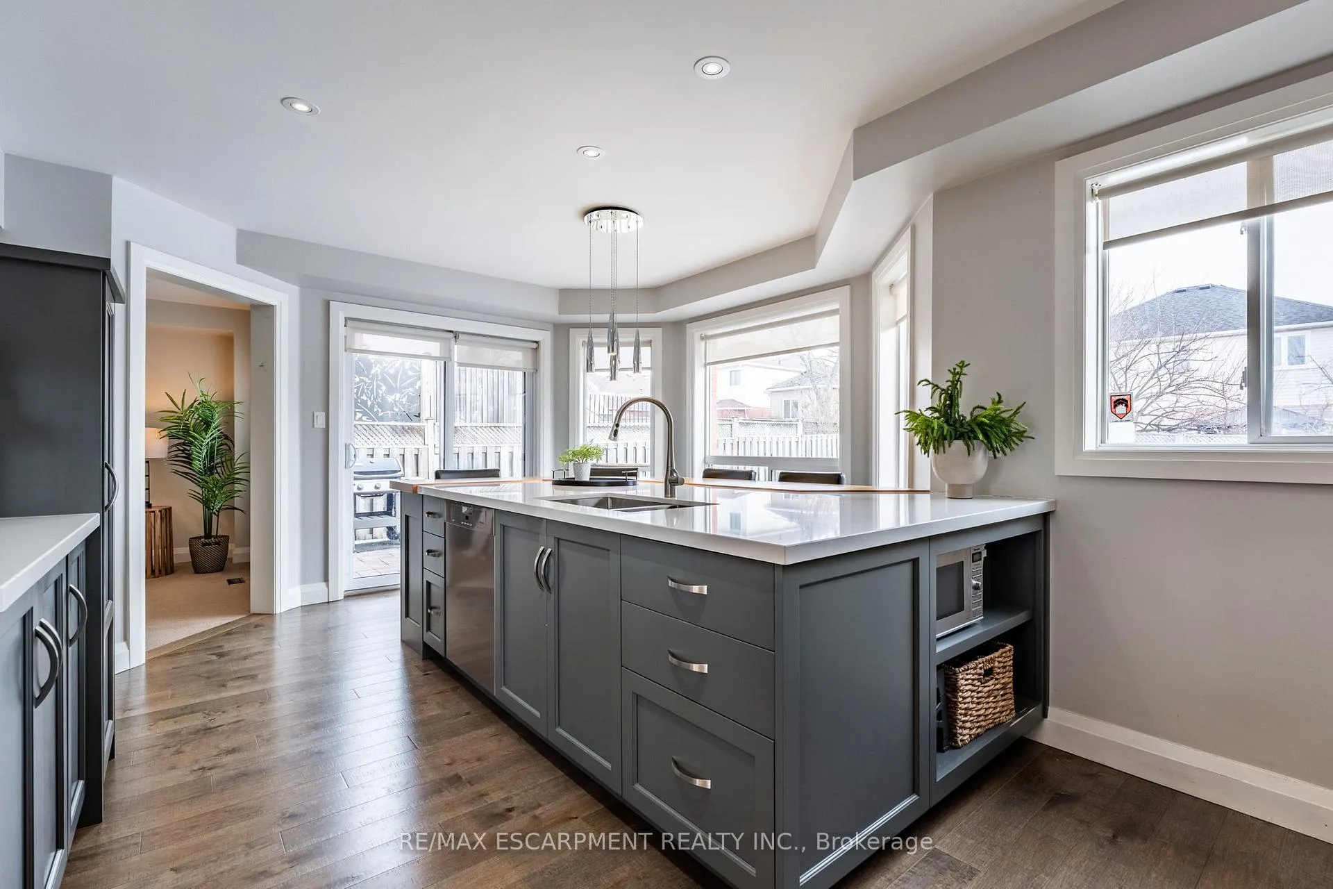 Photo 10 of 2 Fenwick Place, Hamilton, Waterdown — HOMEH