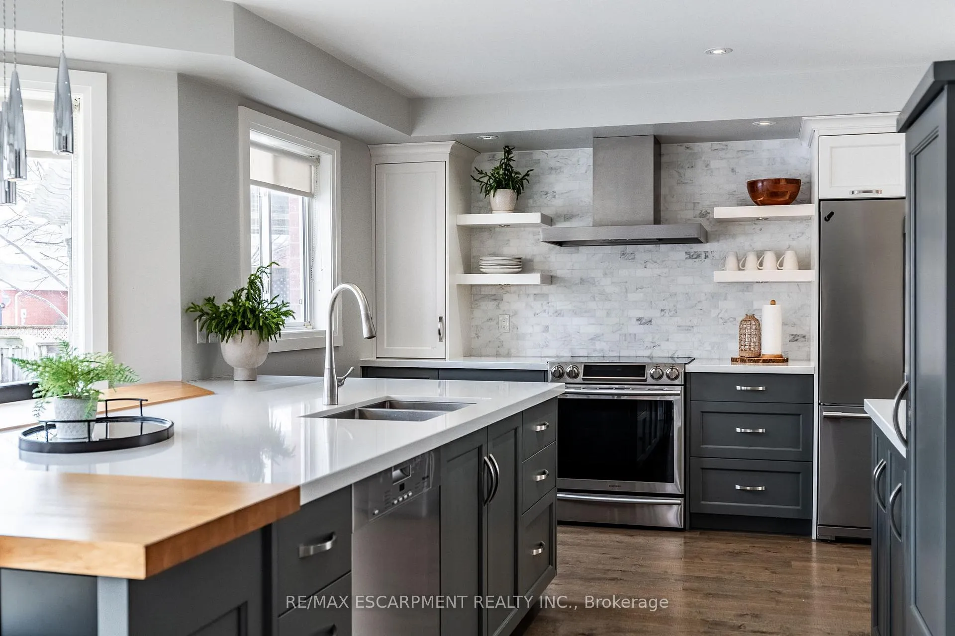 Photo 12 of 2 Fenwick Place, Hamilton, Waterdown — HOMEH