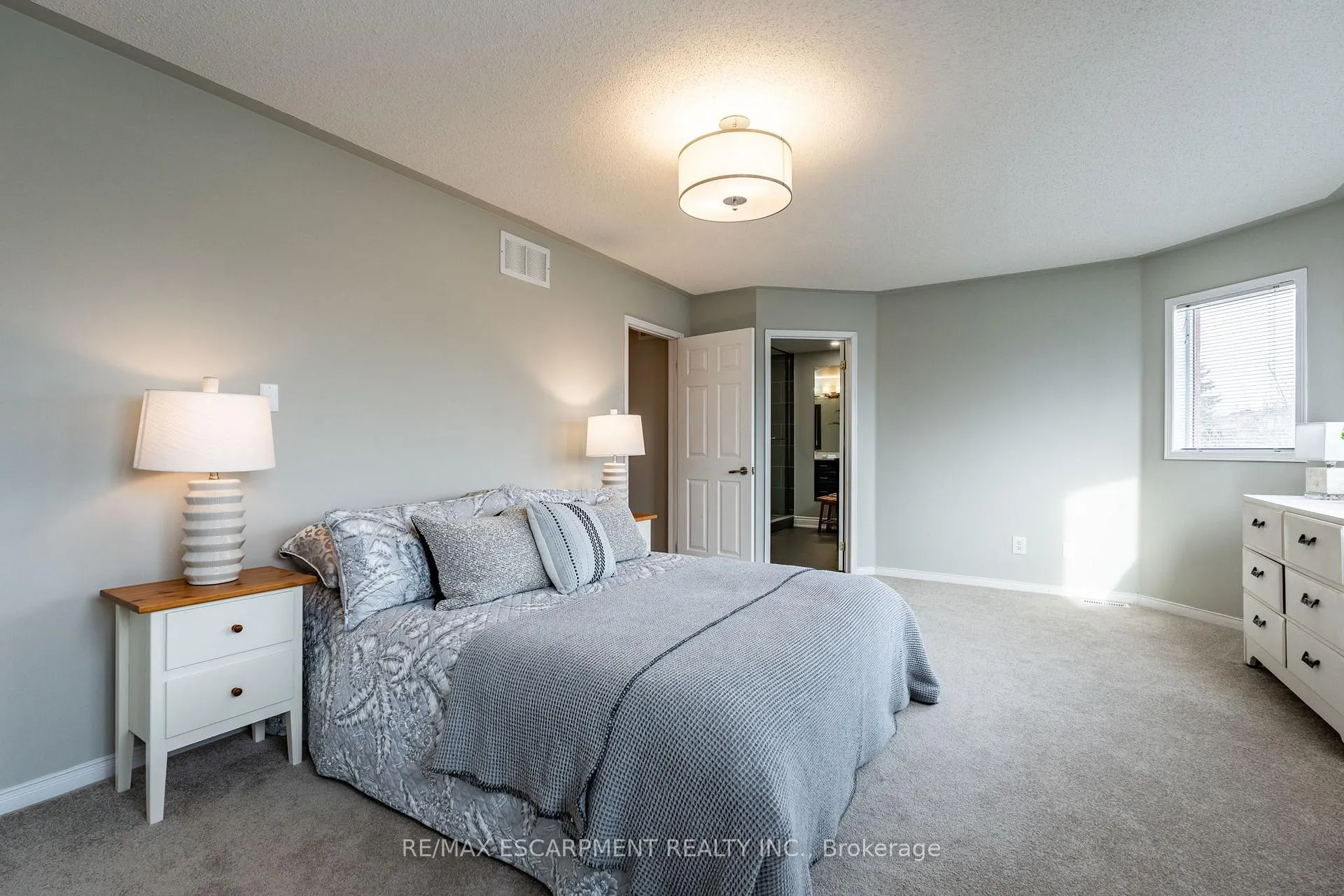 Photo 22 of 2 Fenwick Place, Hamilton, Waterdown — HOMEH