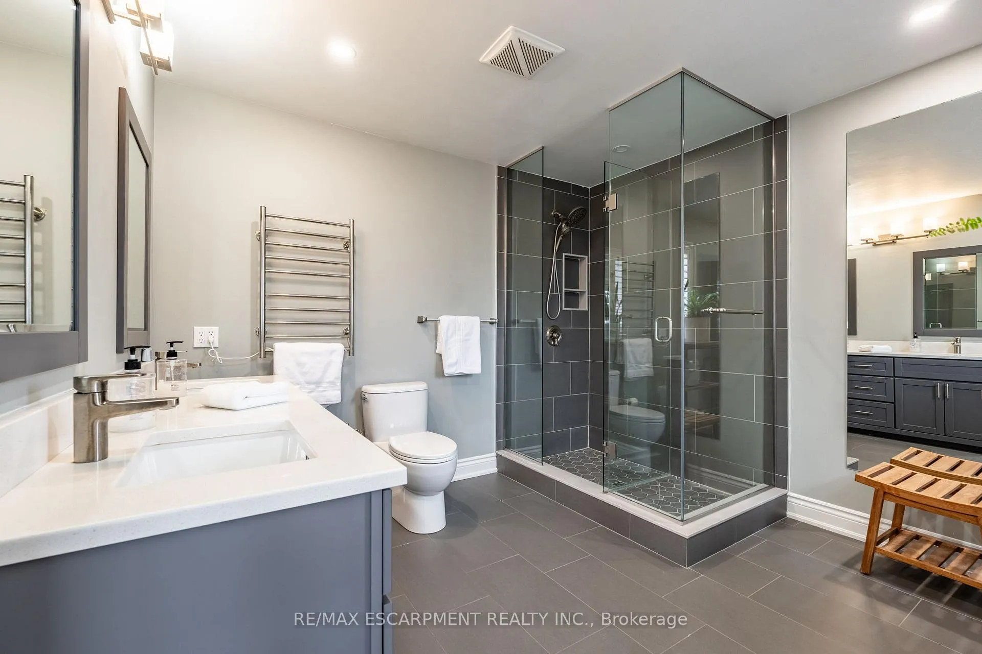 Photo 23 of 2 Fenwick Place, Hamilton, Waterdown — HOMEH