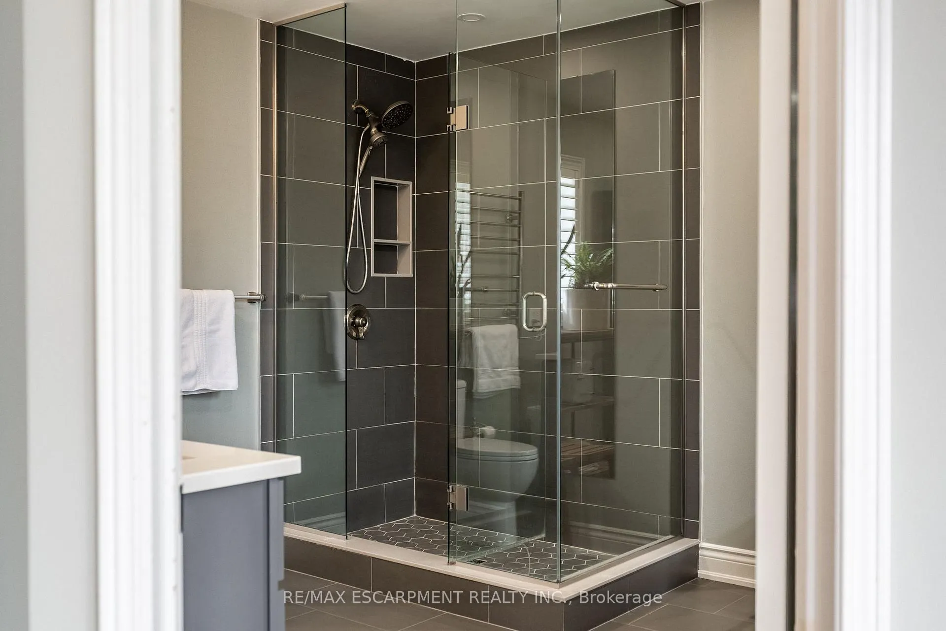 Photo 24 of 2 Fenwick Place, Hamilton, Waterdown — HOMEH