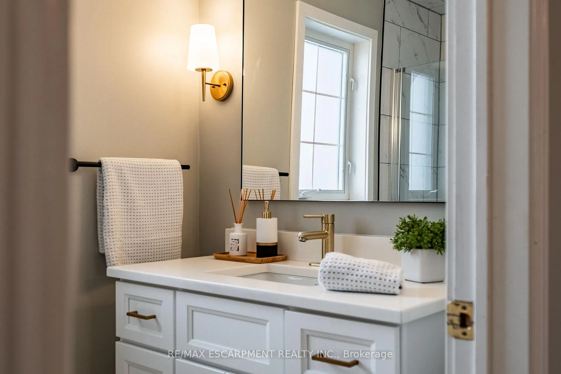 Photo 32 of 2 Fenwick Place, Hamilton, Waterdown — HOMEH