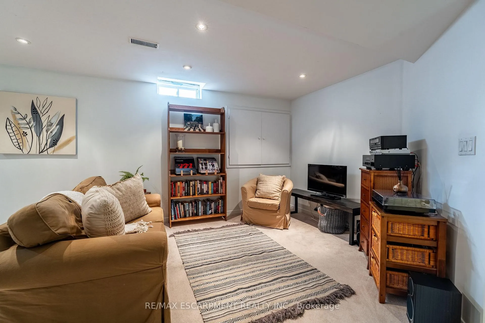 Photo 34 of 2 Fenwick Place, Hamilton, Waterdown — HOMEH