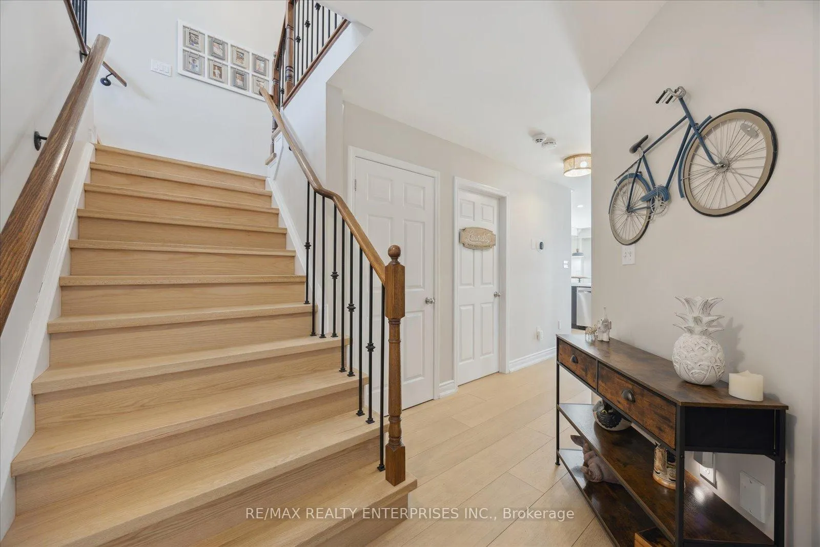 Photo 6 of 23 Dadson Drive, Clarington, Bowmanville — HOMEH