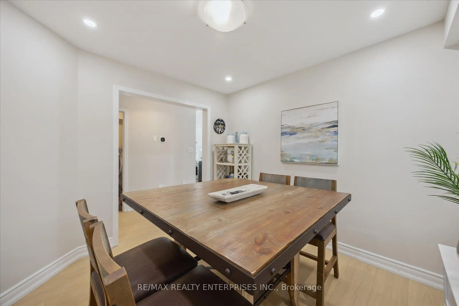 Photo 8 of 23 Dadson Drive, Clarington, Bowmanville — HOMEH