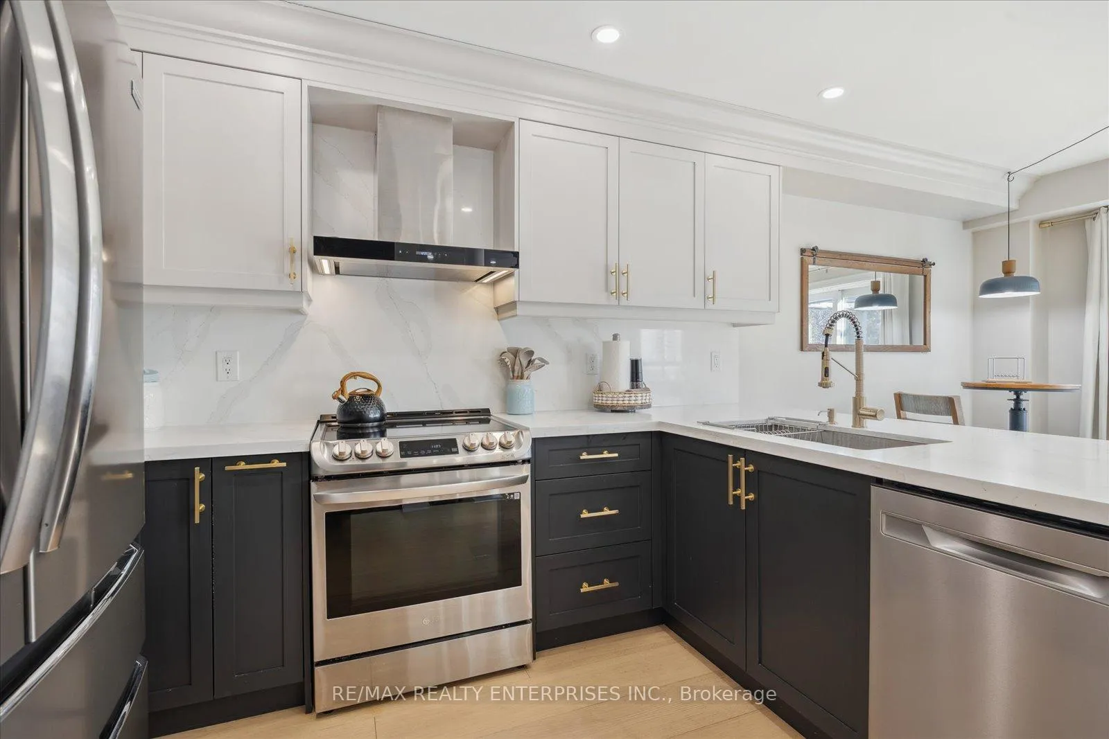 Photo 9 of 23 Dadson Drive, Clarington, Bowmanville — HOMEH