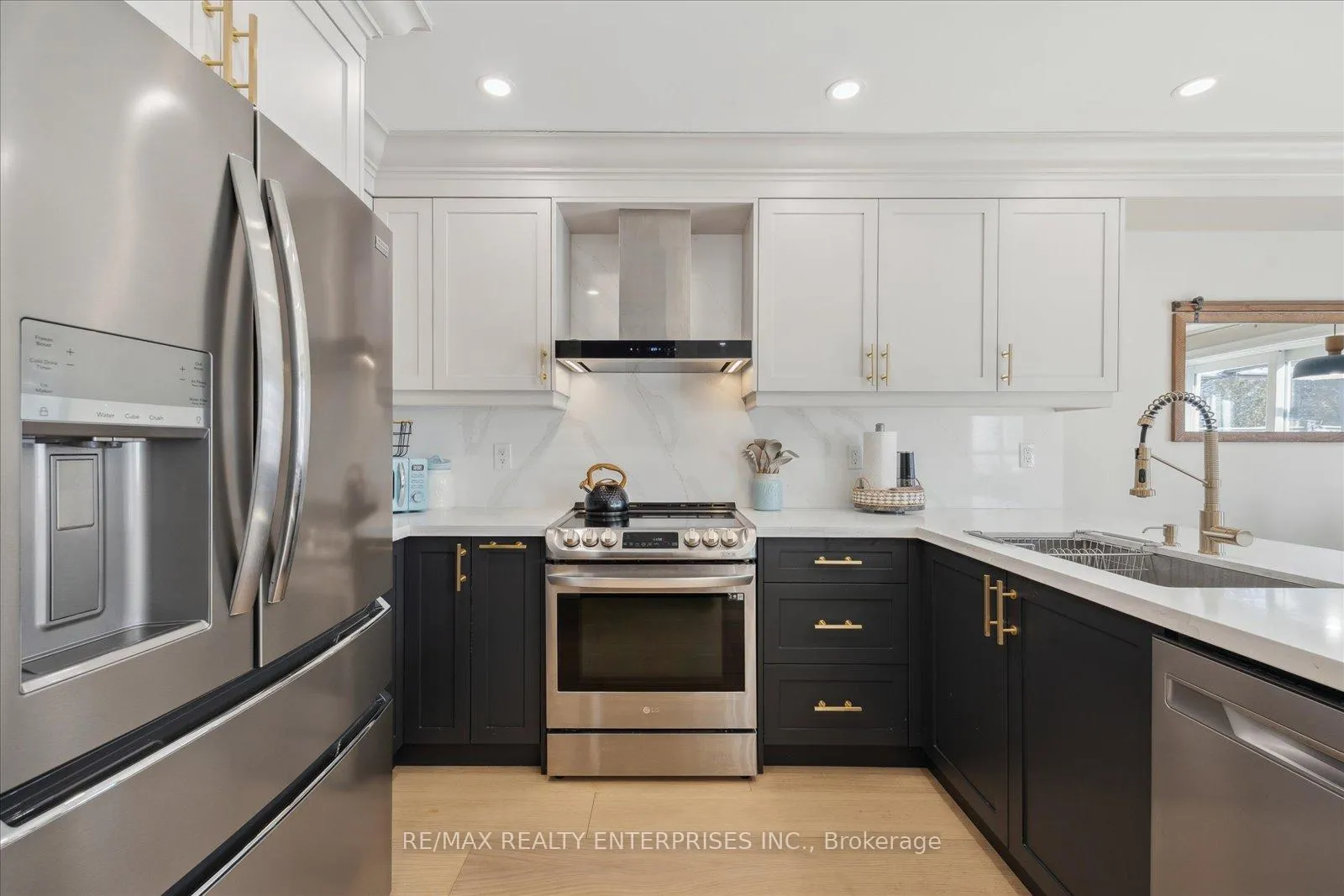 Photo 10 of 23 Dadson Drive, Clarington, Bowmanville — HOMEH