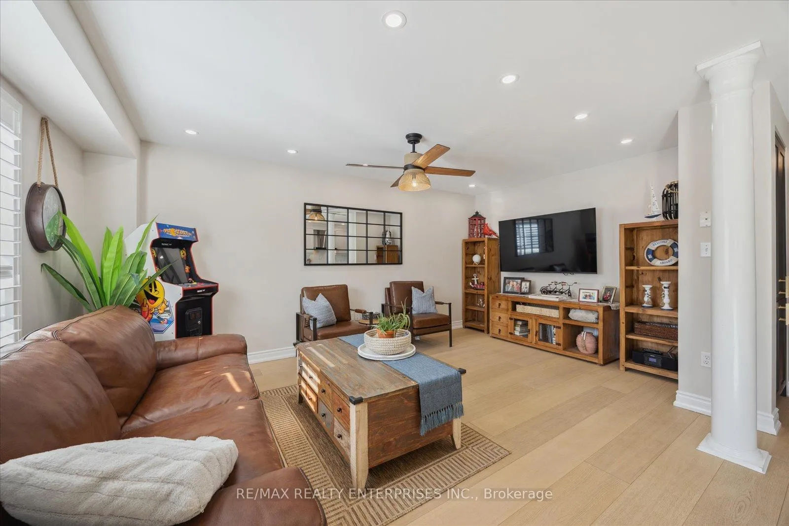 Photo 18 of 23 Dadson Drive, Clarington, Bowmanville — HOMEH