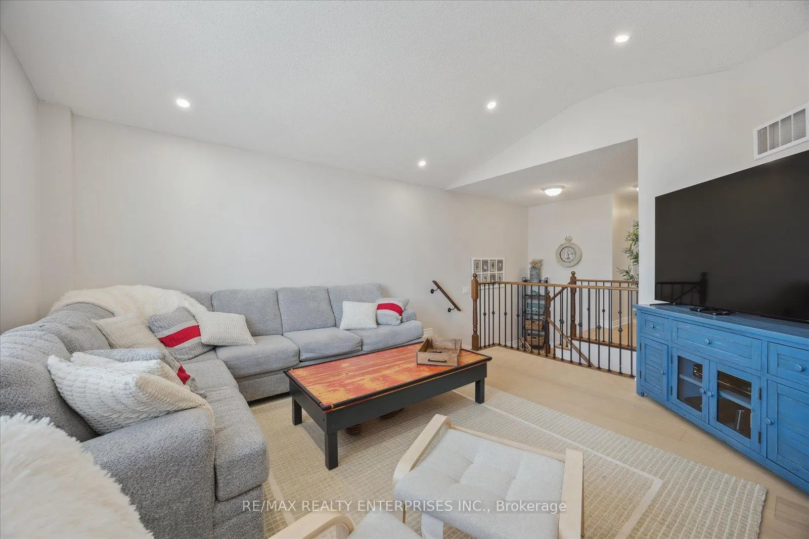 Photo 26 of 23 Dadson Drive, Clarington, Bowmanville — HOMEH