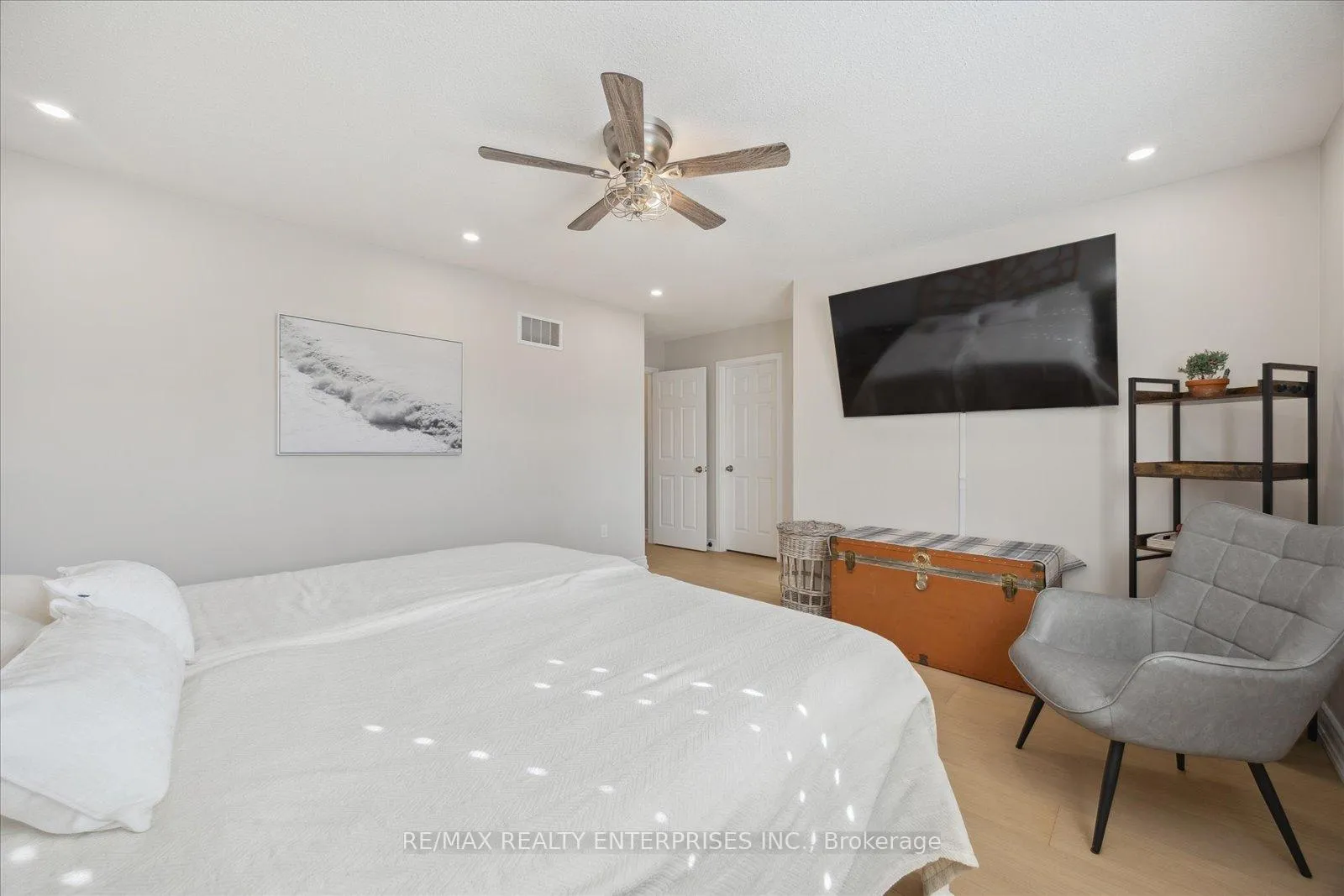 Photo 28 of 23 Dadson Drive, Clarington, Bowmanville — HOMEH