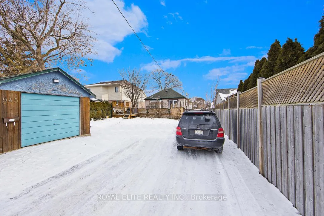 Photo 2 of 1945 Whites Road, Pickering, Amberlea — HOMEH