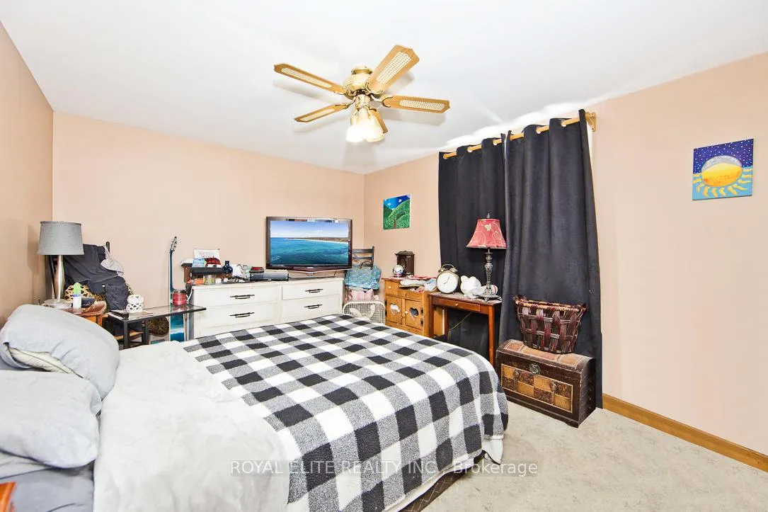 Photo 8 of 1945 Whites Road, Pickering, Amberlea — HOMEH