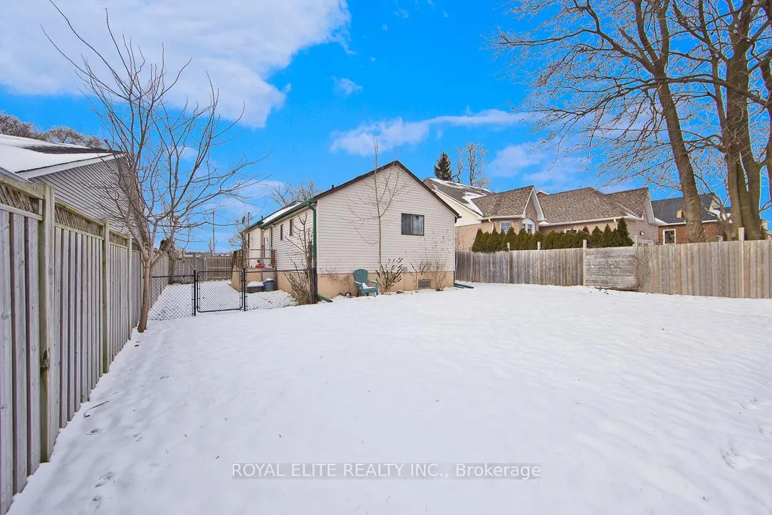 Photo 11 of 1945 Whites Road, Pickering, Amberlea — HOMEH