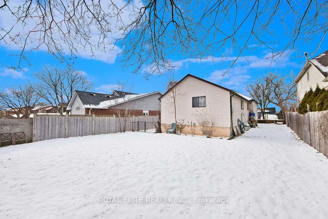Photo 12 of 1945 Whites Road, Pickering, Amberlea — HOMEH