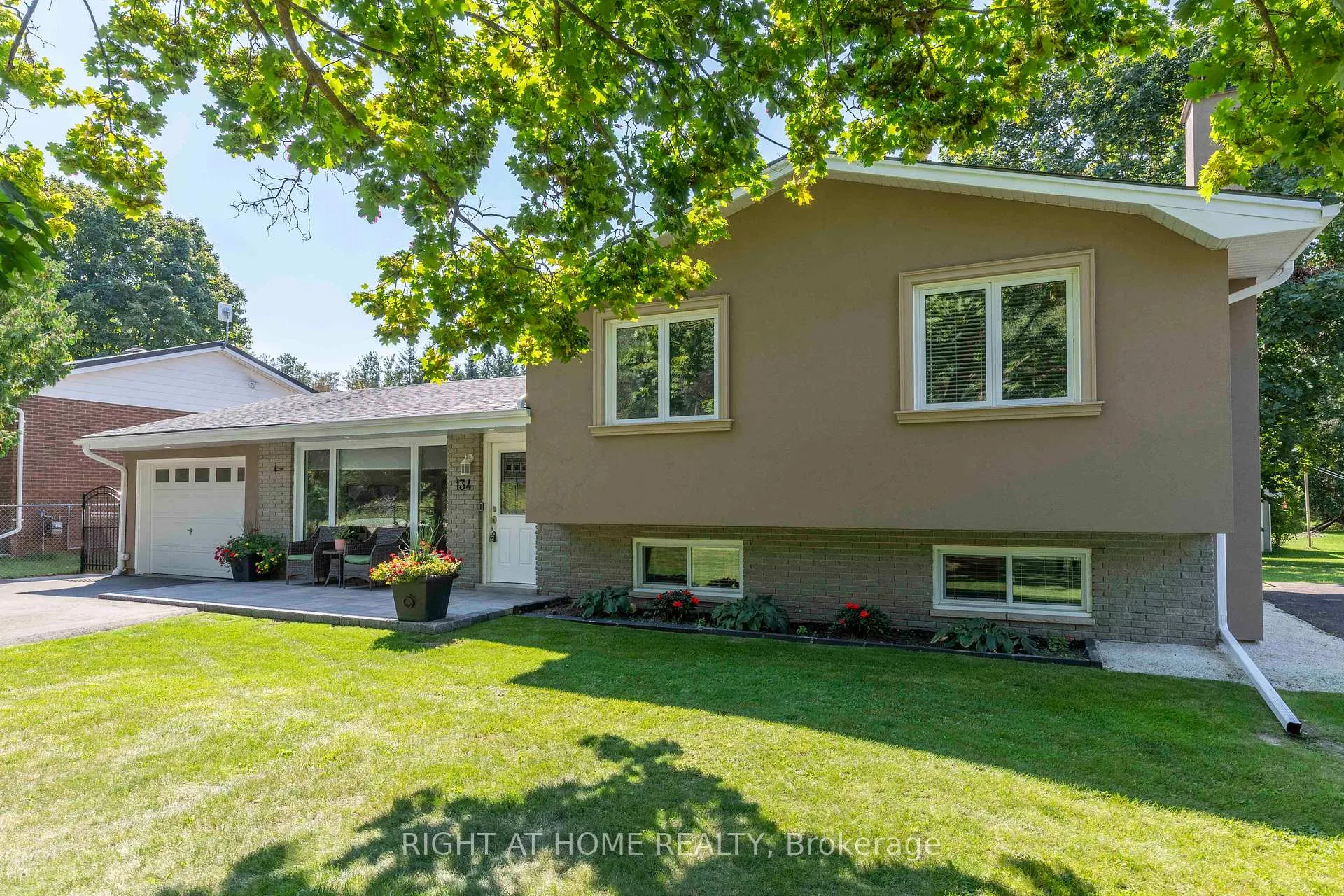 Photo 1 of 134 Switzer Street, Clearview, Rural Clearview — HOMEH