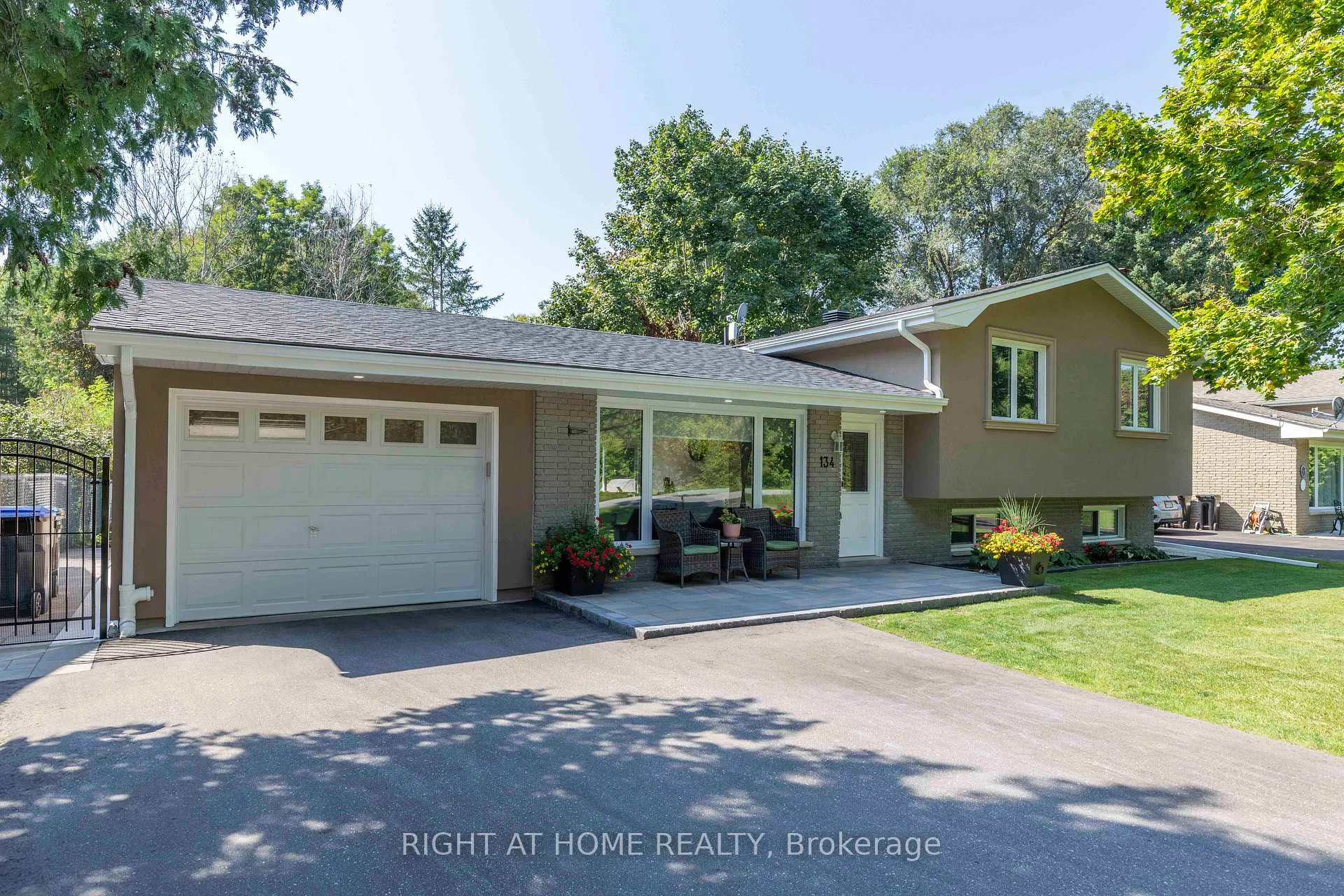 Photo 2 of 134 Switzer Street, Clearview, Rural Clearview — HOMEH