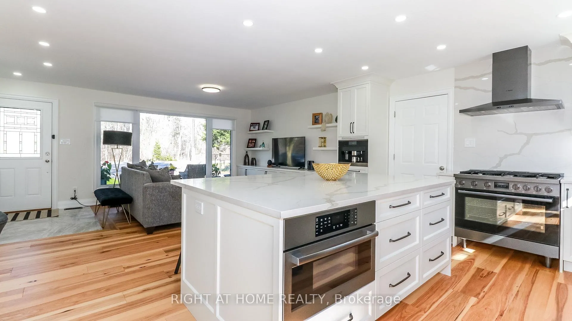 Photo 13 of 134 Switzer Street, Clearview, Rural Clearview — HOMEH
