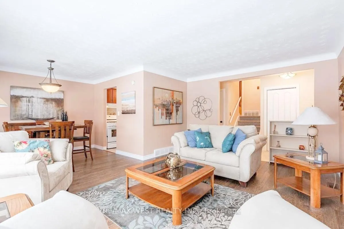 Photo 4 of 7570 Jubilee Drive, Niagara Falls, Marineland — HOMEH