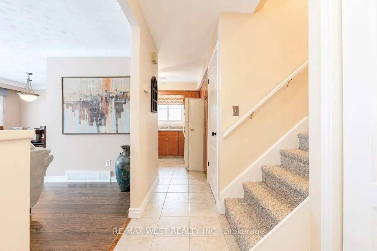 Photo 5 of 7570 Jubilee Drive, Niagara Falls, Marineland — HOMEH