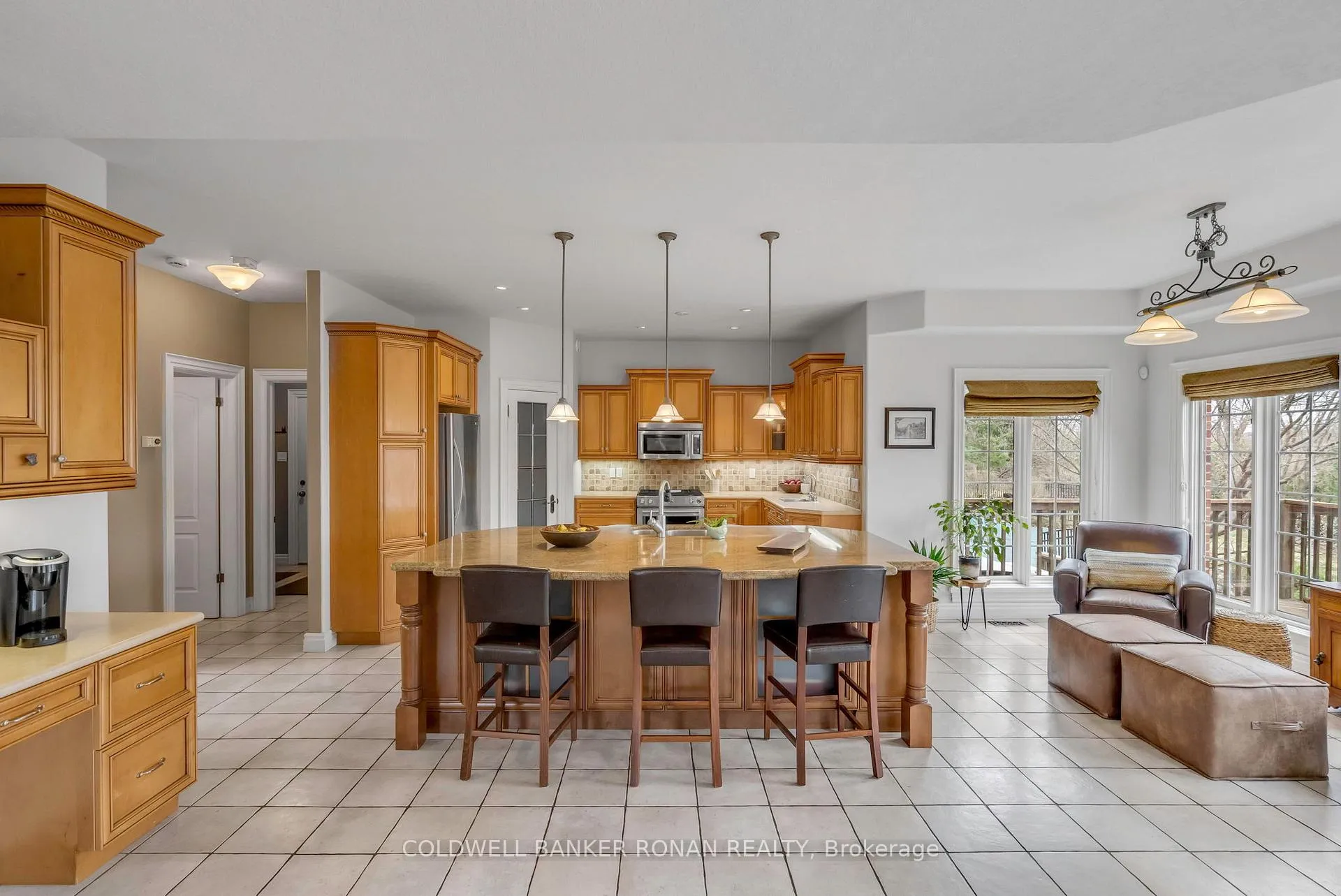 Photo 9 of 38 Tecumseth Heights Drive, New Tecumseth, Rural New Tecumseth — HOMEH