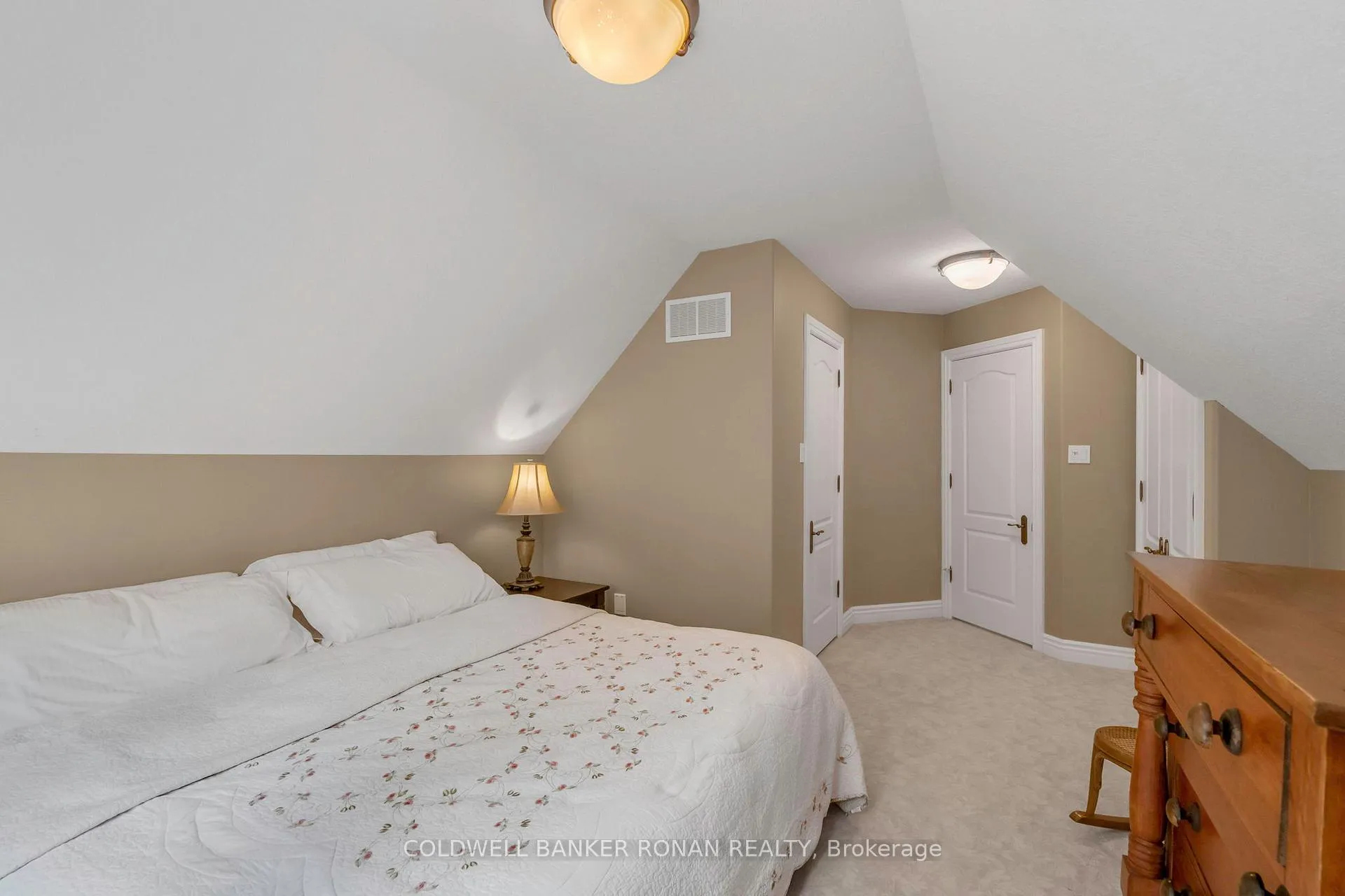 Photo 24 of 38 Tecumseth Heights Drive, New Tecumseth, Rural New Tecumseth — HOMEH