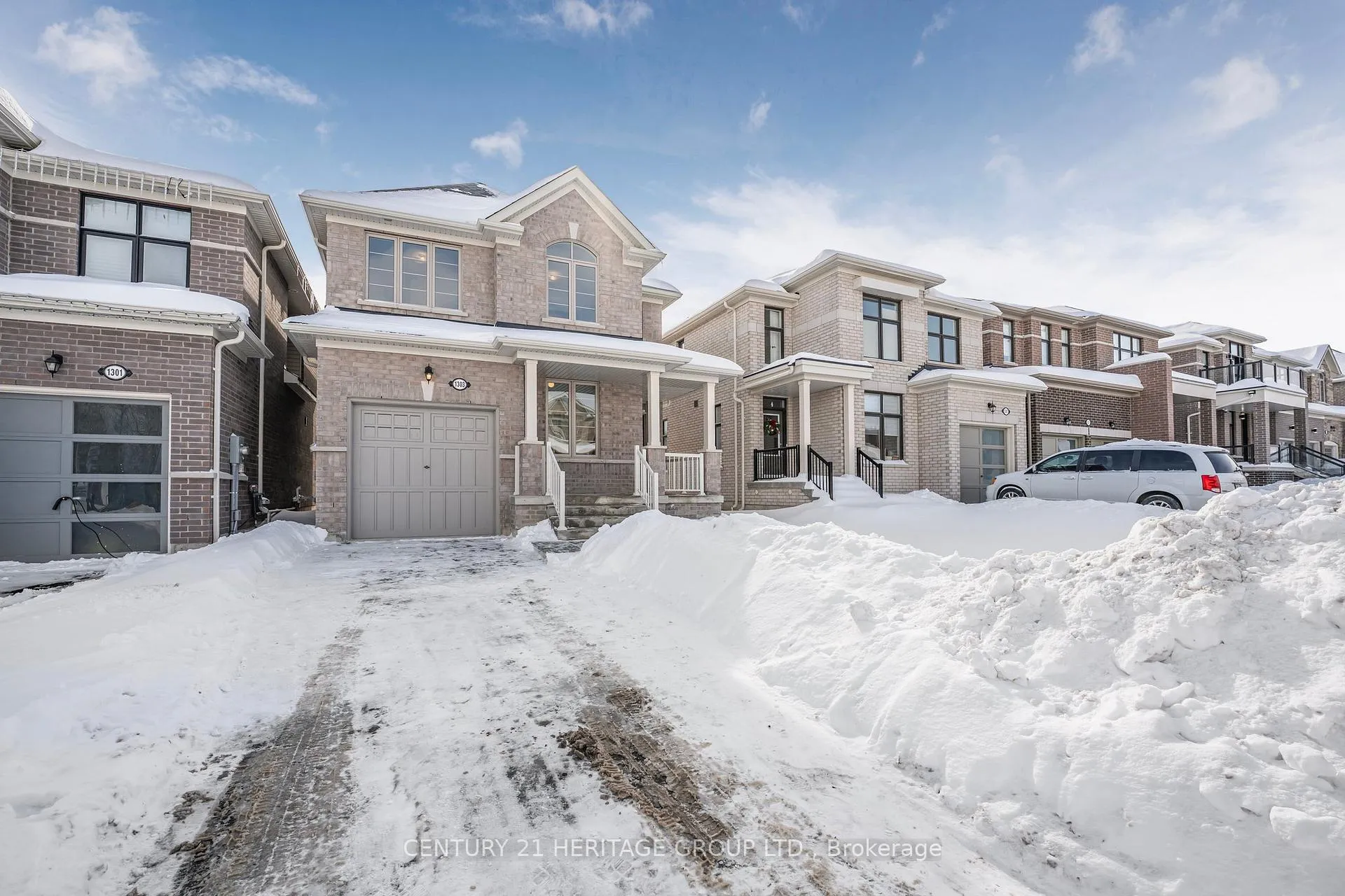 Photo 2 of 1303 Davis Loop, Innisfil, Lefroy — HOMEH