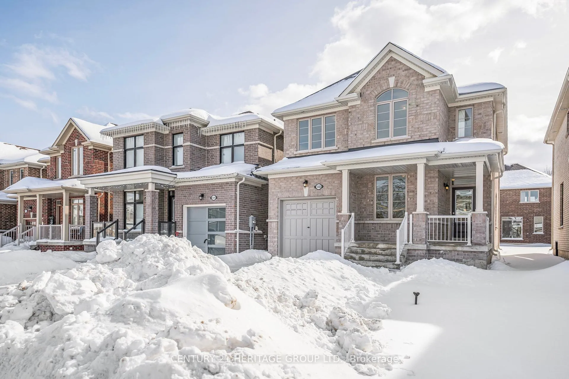 Photo 3 of 1303 Davis Loop, Innisfil, Lefroy — HOMEH