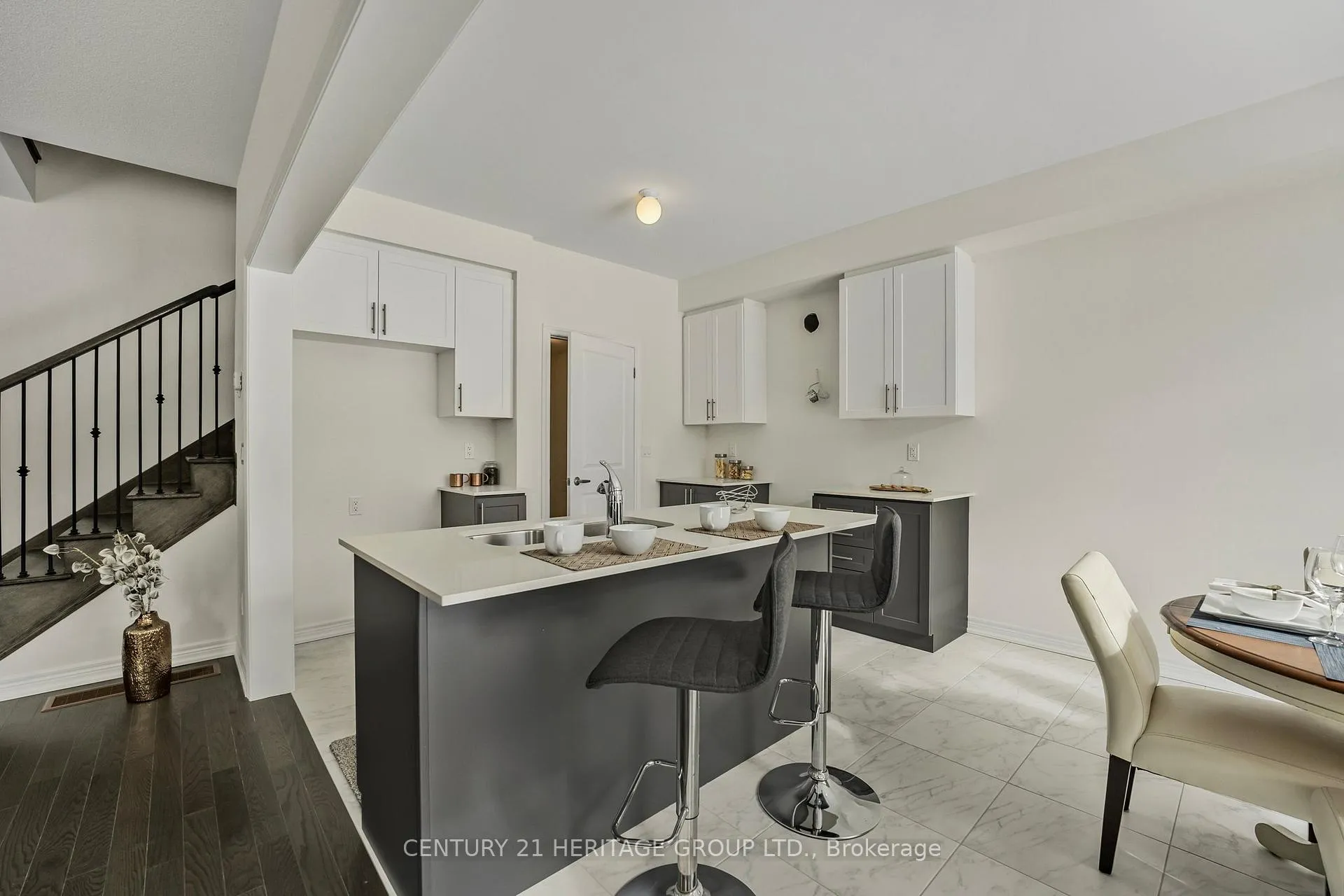 Photo 19 of 1303 Davis Loop, Innisfil, Lefroy — HOMEH