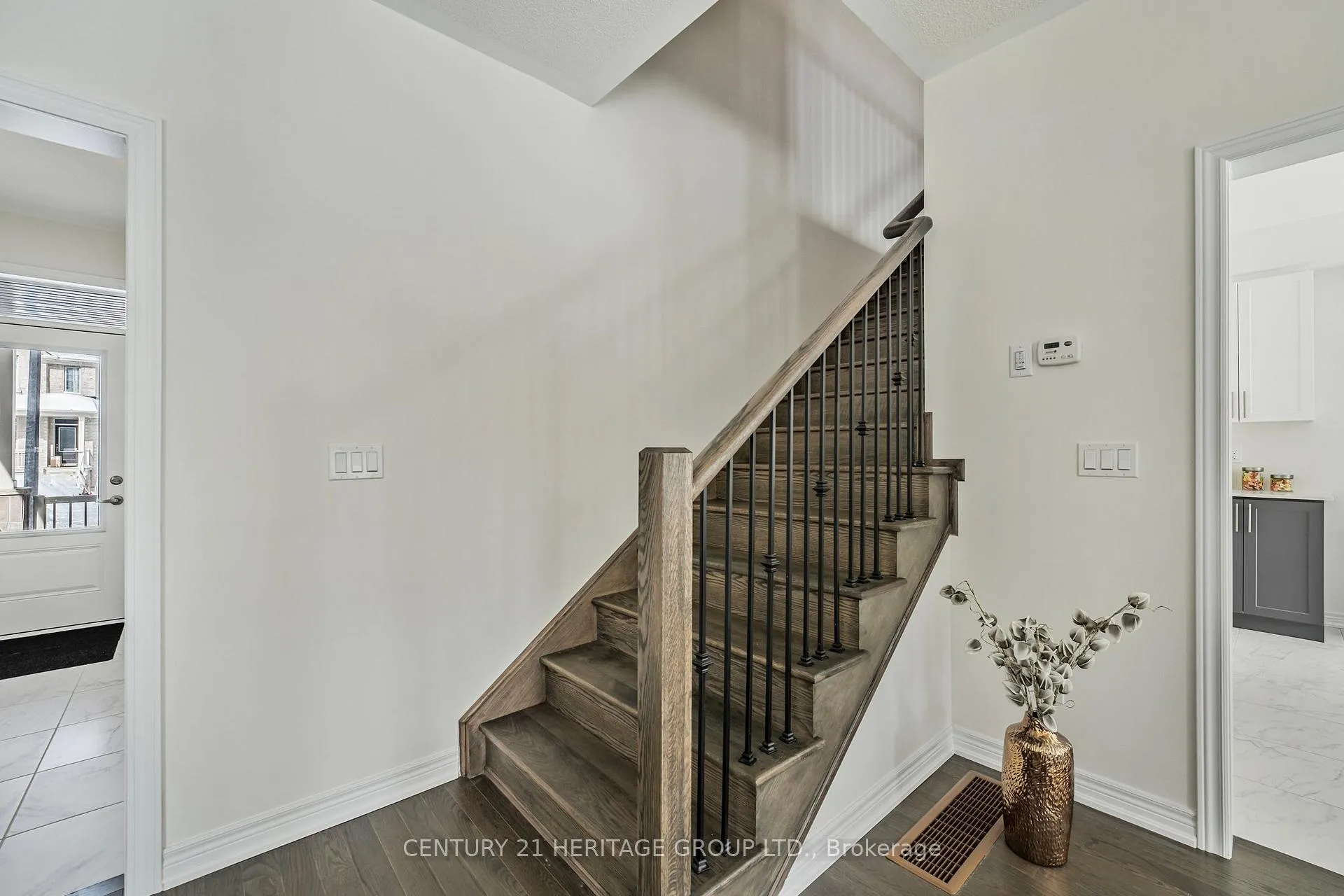 Photo 25 of 1303 Davis Loop, Innisfil, Lefroy — HOMEH