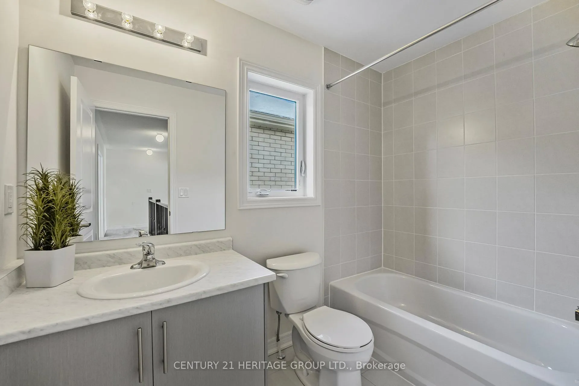 Photo 37 of 1303 Davis Loop, Innisfil, Lefroy — HOMEH