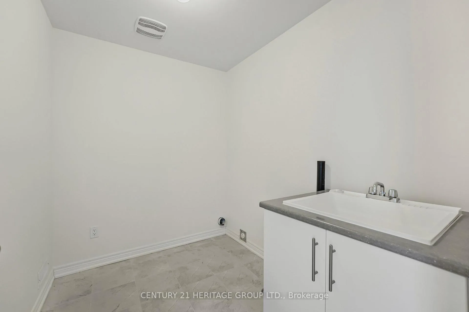 Photo 39 of 1303 Davis Loop, Innisfil, Lefroy — HOMEH