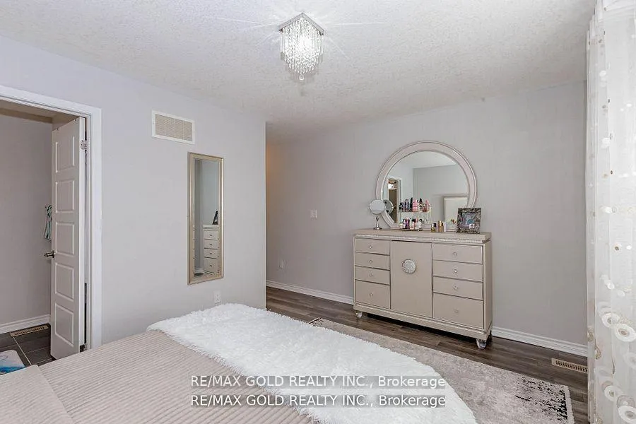 Photo 21 of 297 Equestrian Way, Cambridge, Hagey — HOMEH