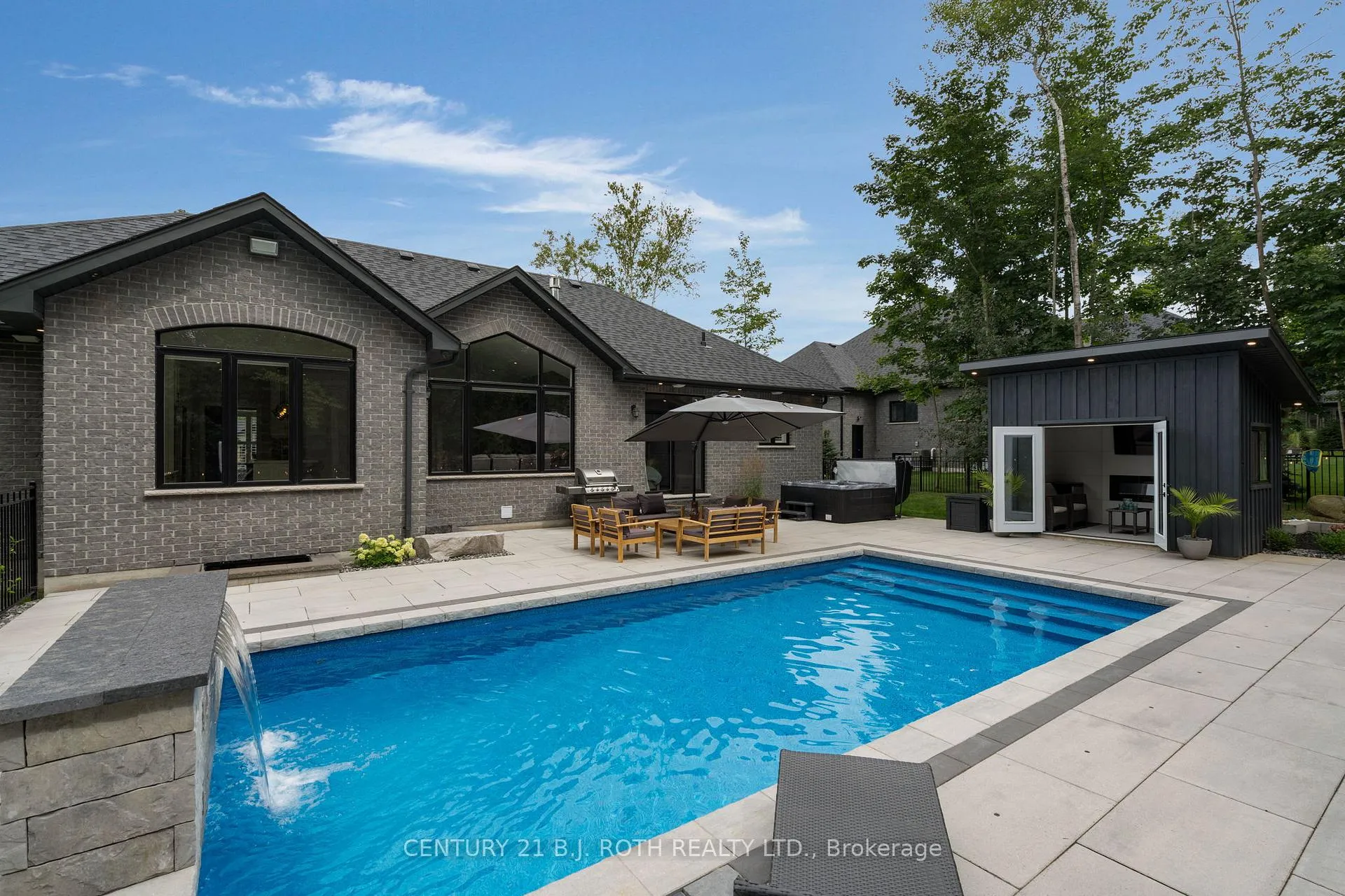 Photo 39 of 10 Walter James Parkway, Springwater, Snow Valley — HOMEH