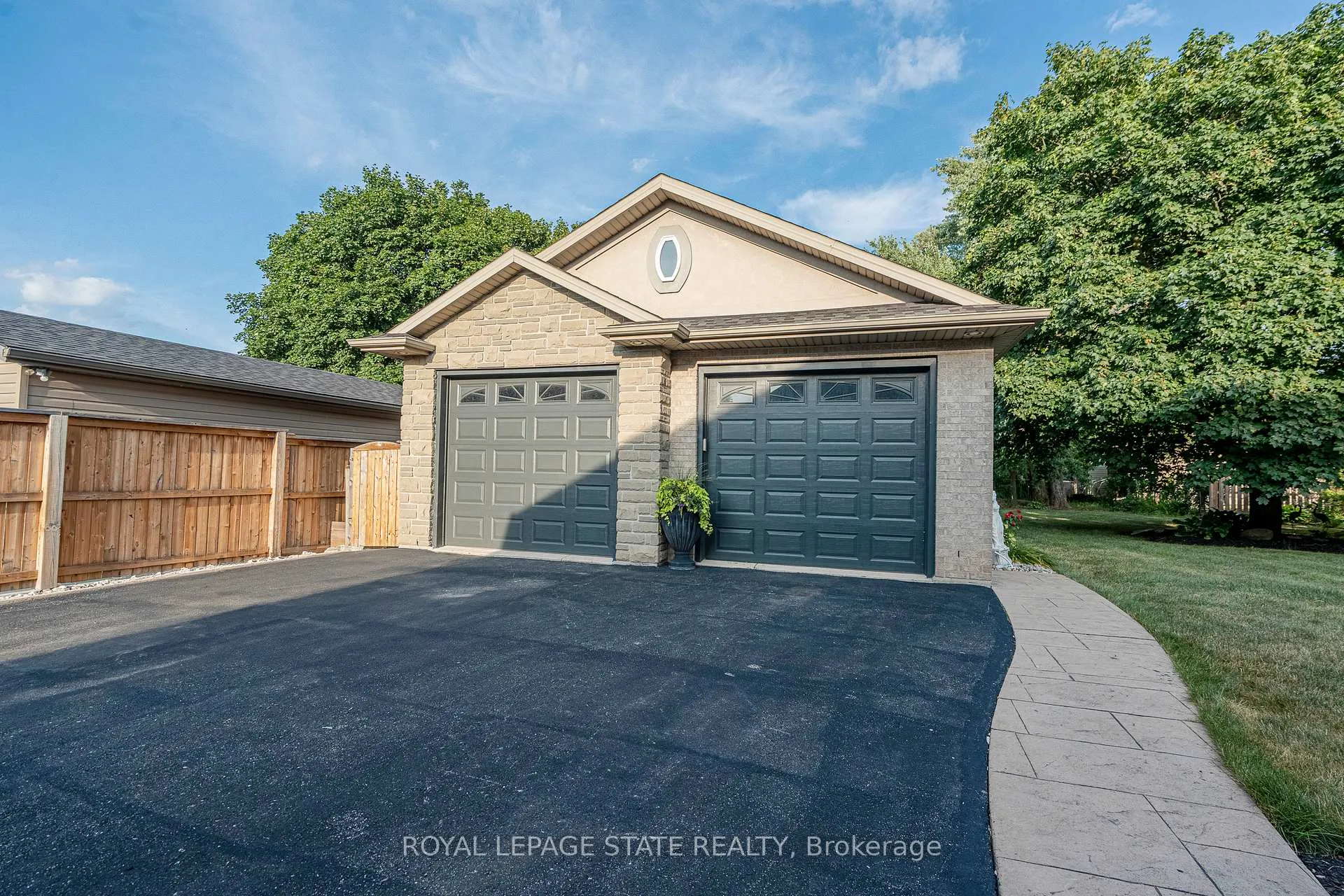 Photo 4 of 198 Gray Road, Hamilton, Stoney Creek — HOMEH