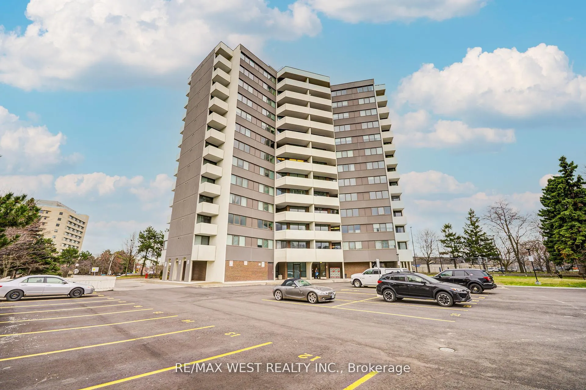 Photo 1 of Unit 906, 150 Neptune Drive, Toronto, Englemount-Lawrence — HOMEH