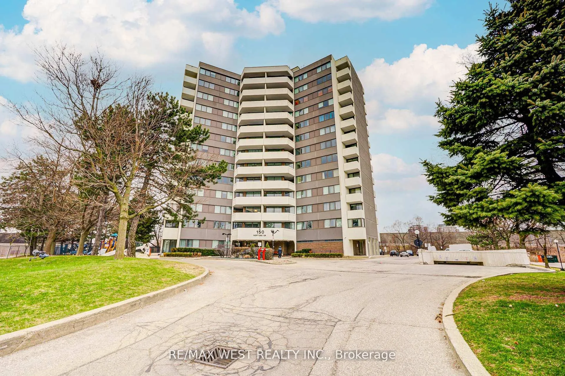 Photo 2 of Unit 906, 150 Neptune Drive, Toronto, Englemount-Lawrence — HOMEH