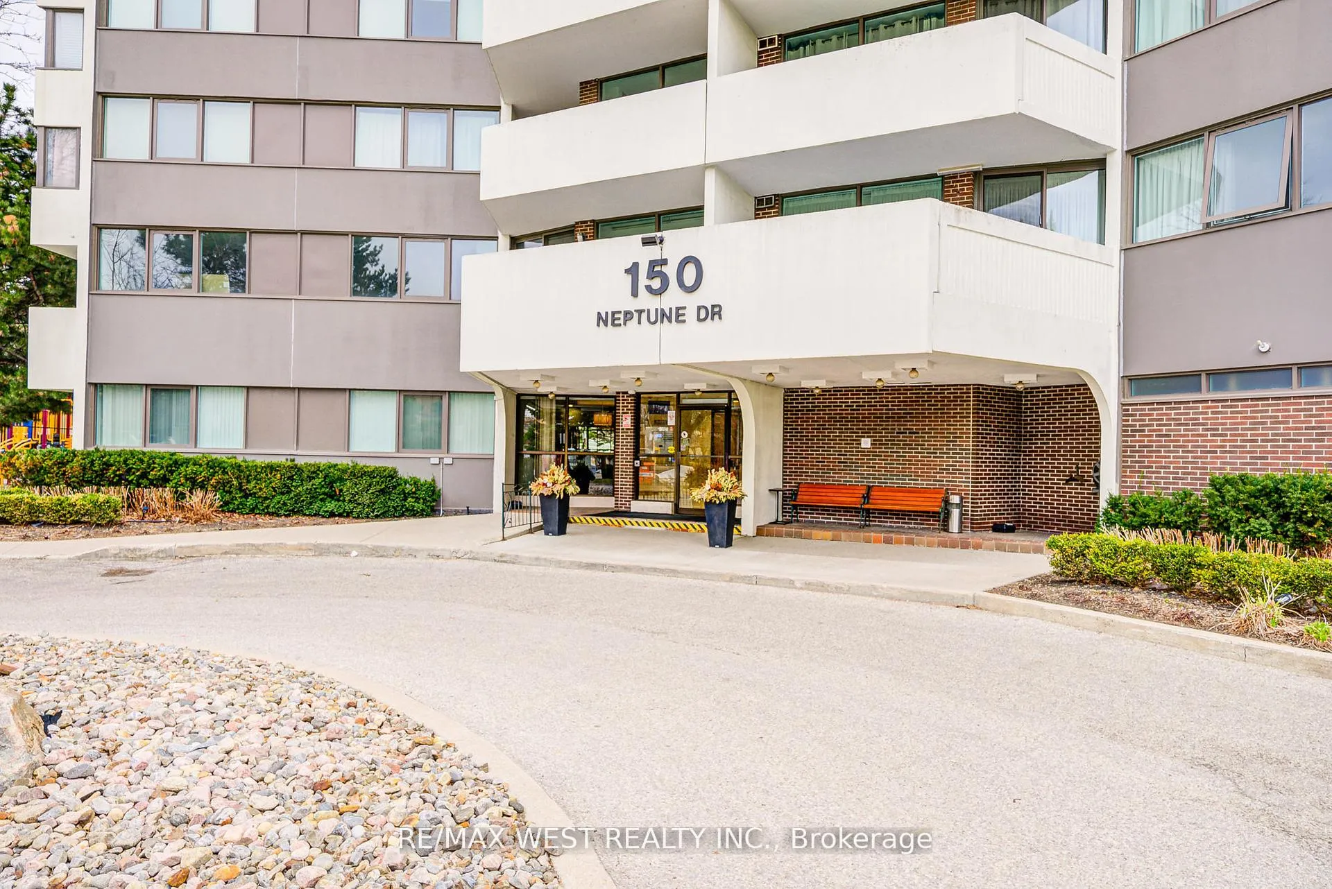 Photo 3 of Unit 906, 150 Neptune Drive, Toronto, Englemount-Lawrence — HOMEH