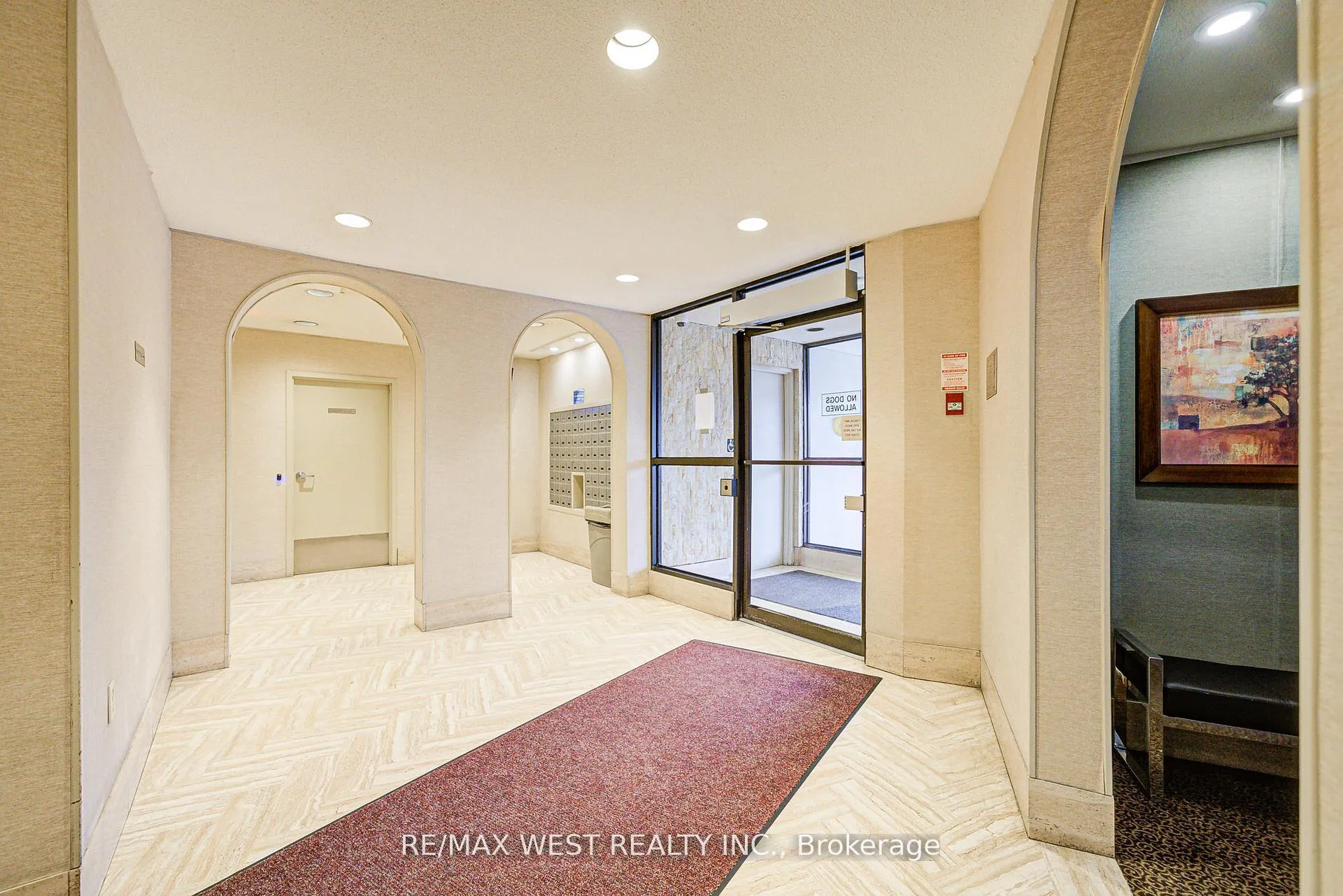 Photo 4 of Unit 906, 150 Neptune Drive, Toronto, Englemount-Lawrence — HOMEH