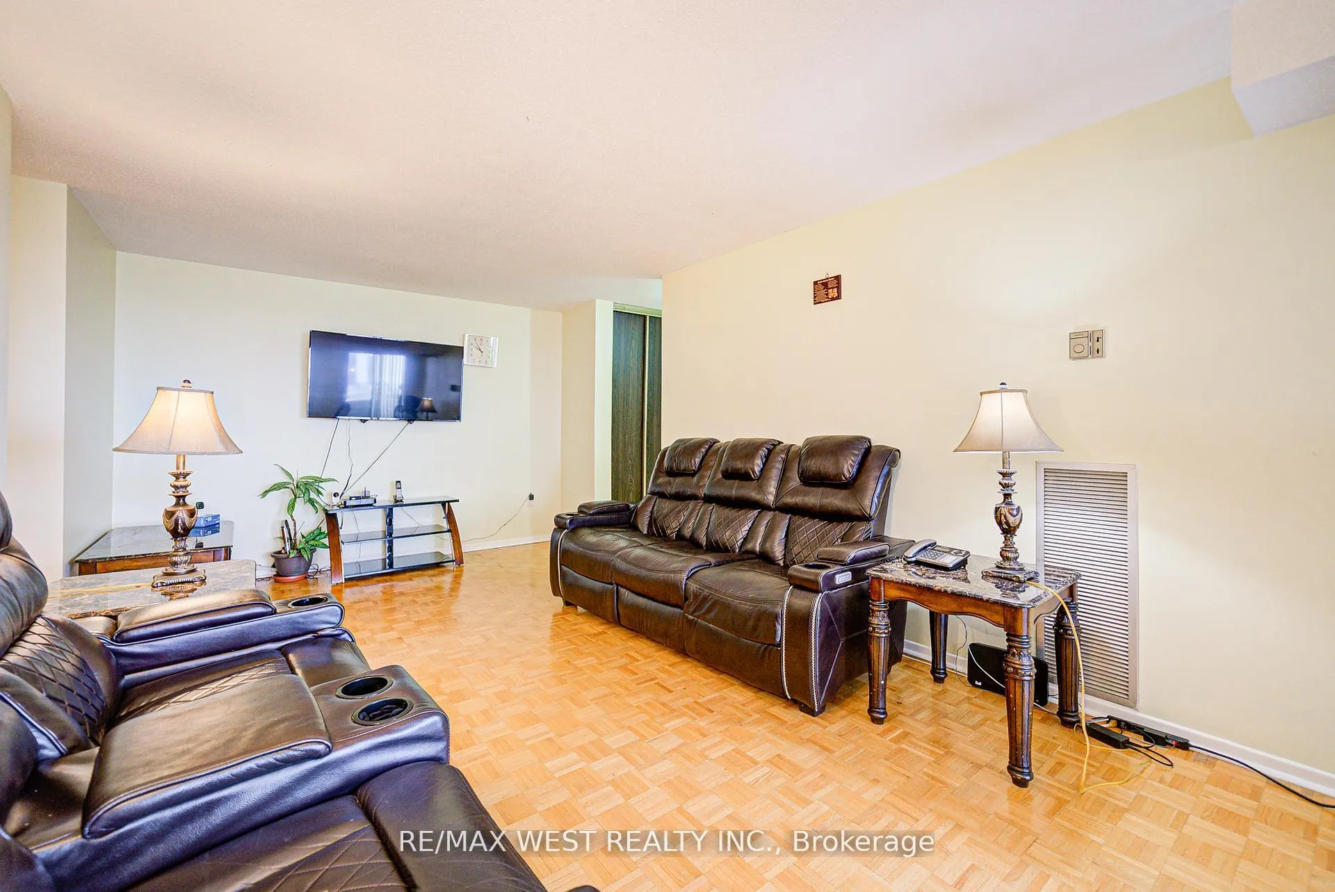 Photo 10 of Unit 906, 150 Neptune Drive, Toronto, Englemount-Lawrence — HOMEH